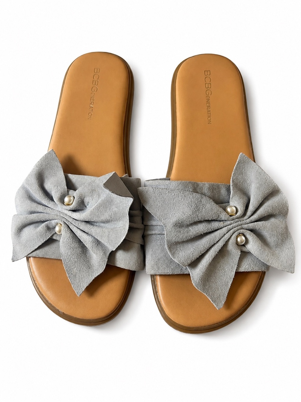 BCBGeneration Gray Suede Bow Slide Sandals Pearl Accent Women’s Size 7.5